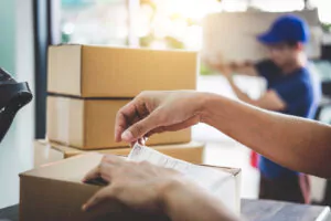 Lege nouă: Magazinele riscă amenzi între 5.000 și 25.000 lei dacă nu înlocuiesc produsele defecte în 30 de zile