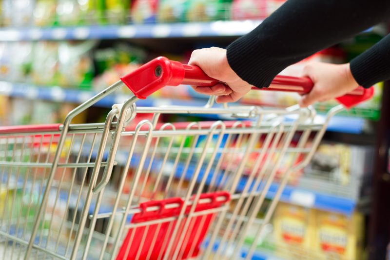 Vânzările dinainte de sărbători în 2025, între “prudență” și “spectacol”: Unii retaileri vorbesc de încasări record, alții de scăderi