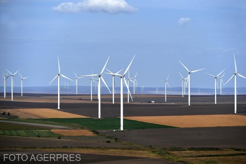 O tranzacție atipică. De ce a ales Apple să se implice în dezvoltarea unui parc eolian din România și ce face cu energia