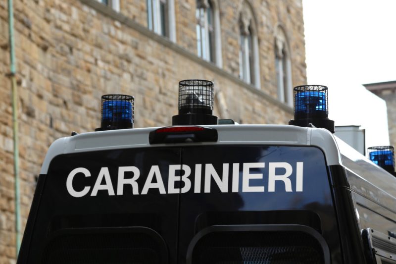 21 de poliţişti sunt anchetați pentru furtul de marfă în valoare de 300.000 de euro dintr-un magazin din Roma