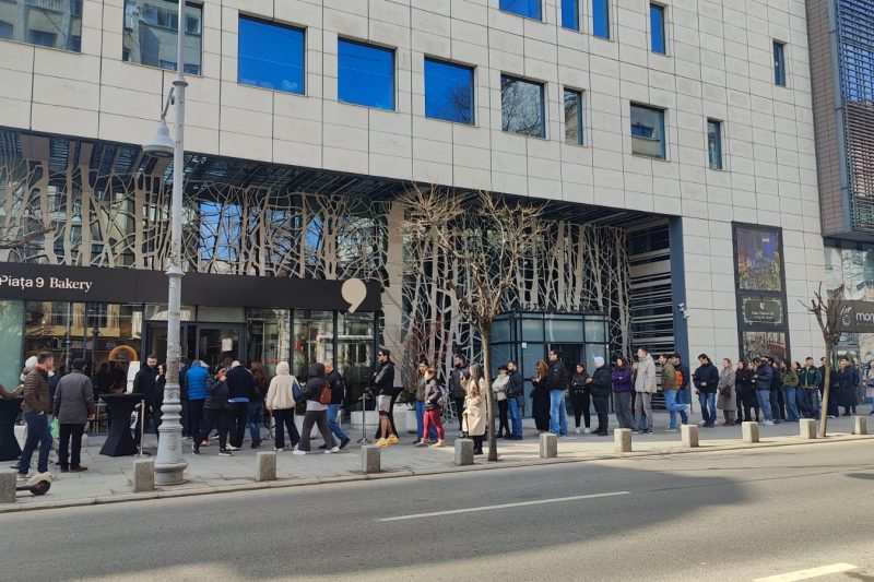 FOTO ‎| Piața 9 și-a făcut intrarea pe piața din capitală, cu conceptul de brutărie-patiserie. Coadă de clienți la deschidere