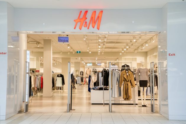 H&M introduce plata în rate, în urma unui parteneriat cu banca digitală Klarna