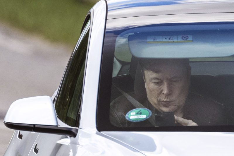 Tesla va vinde curent în Marea Britanie, după ce vânzările de mașini electrice au scăzut