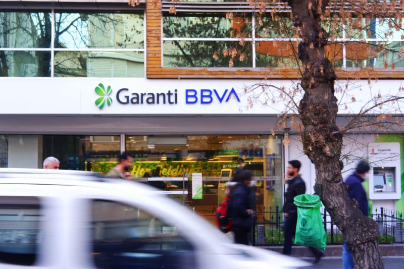 Raiffeisen Bank  preia Garanti BBVA România. Ce trebuie să știe clienții grupului bancar spaniol