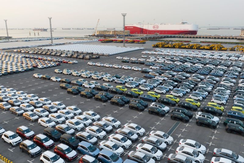 Chinezii de la BYD au anunțat că au depășit Tesla la vânzări, dar profitul a scăzut