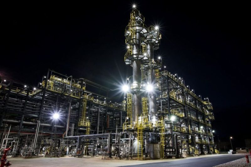 Bursă. OMV Petrom a raportat o producţie de hidrocarburi în uşoară scădere anuală în primul trimestru din 2026, dar preţurile mai mari la ţiţei şi vânzările crescute de gaze au compensat parţial presiunile din rafinare