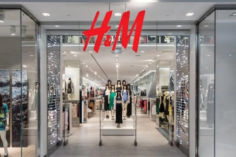 H&M închide 160 de magazine