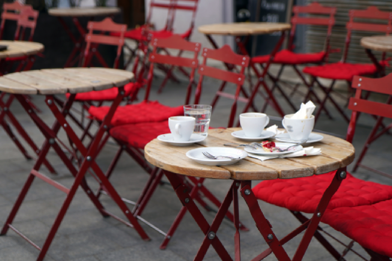 Cat castiga patron cafenea afacere profit real cheltuieli zagreb croatia