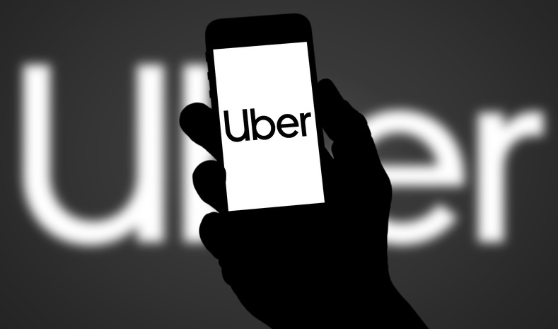 Uber vrea să cumpere proprietarul Glovo. Aplicația de livrări, creștere a veniturilor în România