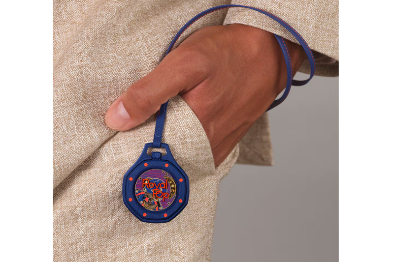 FOTO: Brandul elvețian de orologerie ultra-lux Audemars Piguet a lansat un ceas accesibil alături de Swatch. Haos la magazine, în Franța, pentru Royal Pop