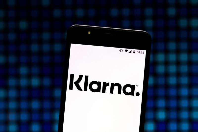 Fintech-ul suedez Klarna revine pe profit pentru prima dată după listarea de la New York, însă acţiunile rămân cu 70% sub nivelul IPO-ului