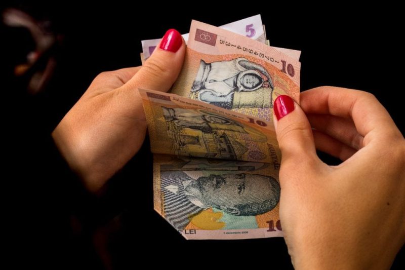 Magazinele cu produse „de la 1 leu” și „sub 5 lei” se extind în România, în timp ce inflația crește. Cele 3 nume care se bat cu Pepco și Sinsay