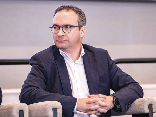 Carrefour România furnizori — 96% locali din 2.000 de parteneri, 470 magazine