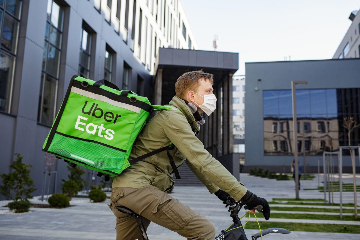 Uber Eats livrare mâncare